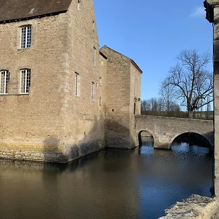 Chateau De La Mothe - Gite Guillaume De Beaujeu * Vicq (Allier)
